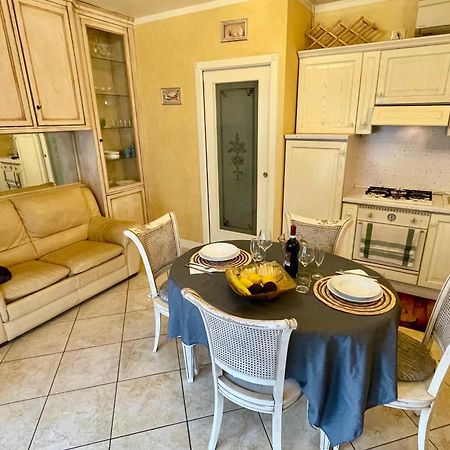 Doctor House Desenzano Apartment Desenzano del Garda Exterior photo